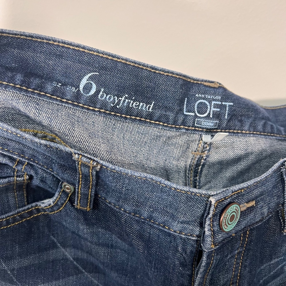 Ann Taylor Loft Boyfriend Jeans 6 Distressed Dark Wash Denim Pants Sz 28 6 - Picture 3 of 6